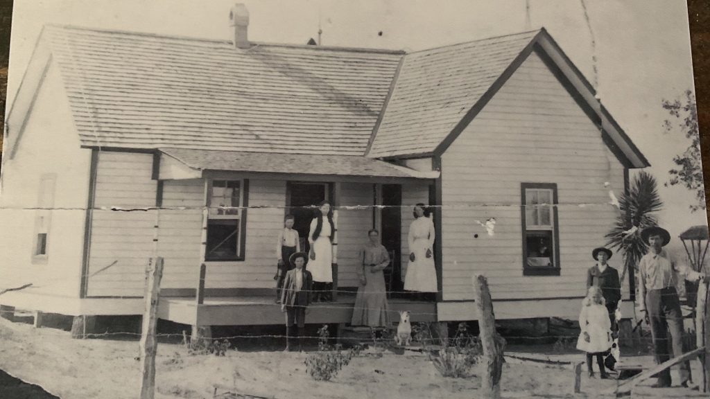 Best Apps for Scanning Old Photos - Office Lens Photo Smith Family Home